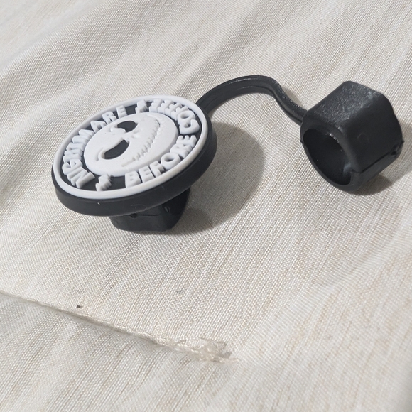 🛍️4 For 15🛍️Disney Jackskellington Black and White Straw Cover - Picture 4 of 7